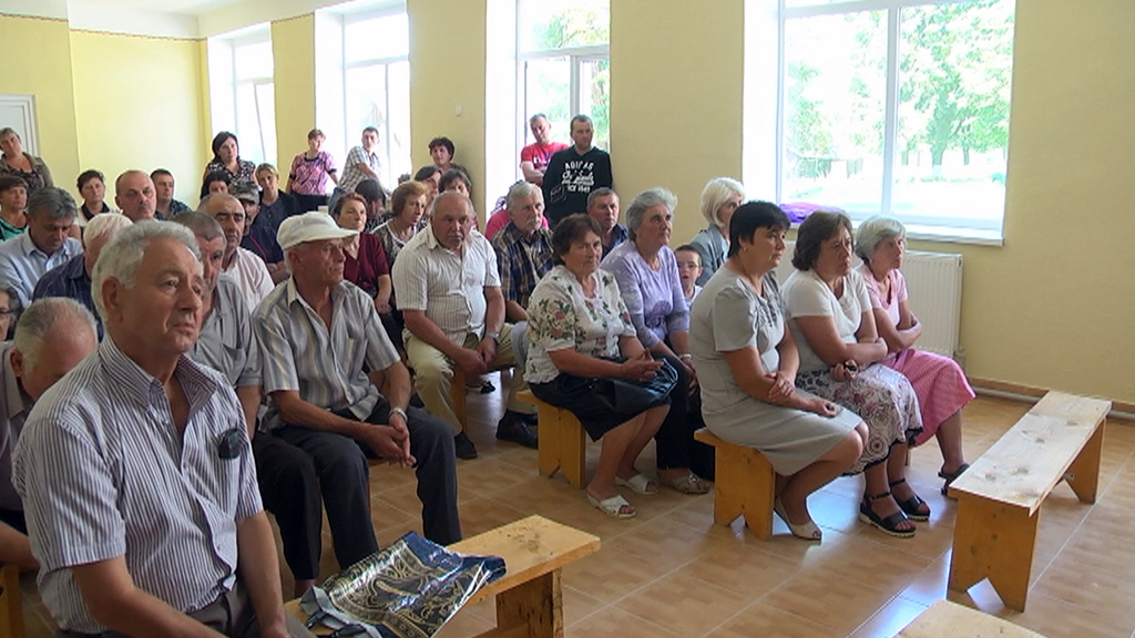 Об’єднуватись чи ні в ОТГ? Таке питання постало в селах Снятинщини (відео) Об’єднуватись чи ні в ОТГ? Таке питання постало в селах Снятинщини (відео)