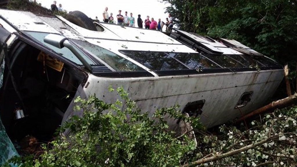 Пасажири автобуса, який перекинувся на Тернопільщині, розповіли про задимлення та містичні знаки до аварії (відео) Пасажири автобуса, який перекинувся на Тернопільщині, розповіли про задимлення та містичні знаки до аварії (відео)