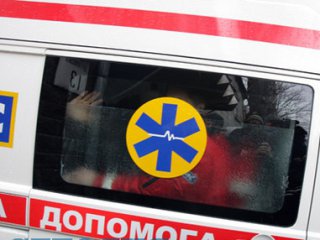У Калуші зловмисник познімав ковпаки з коліс машини швидкої допомоги