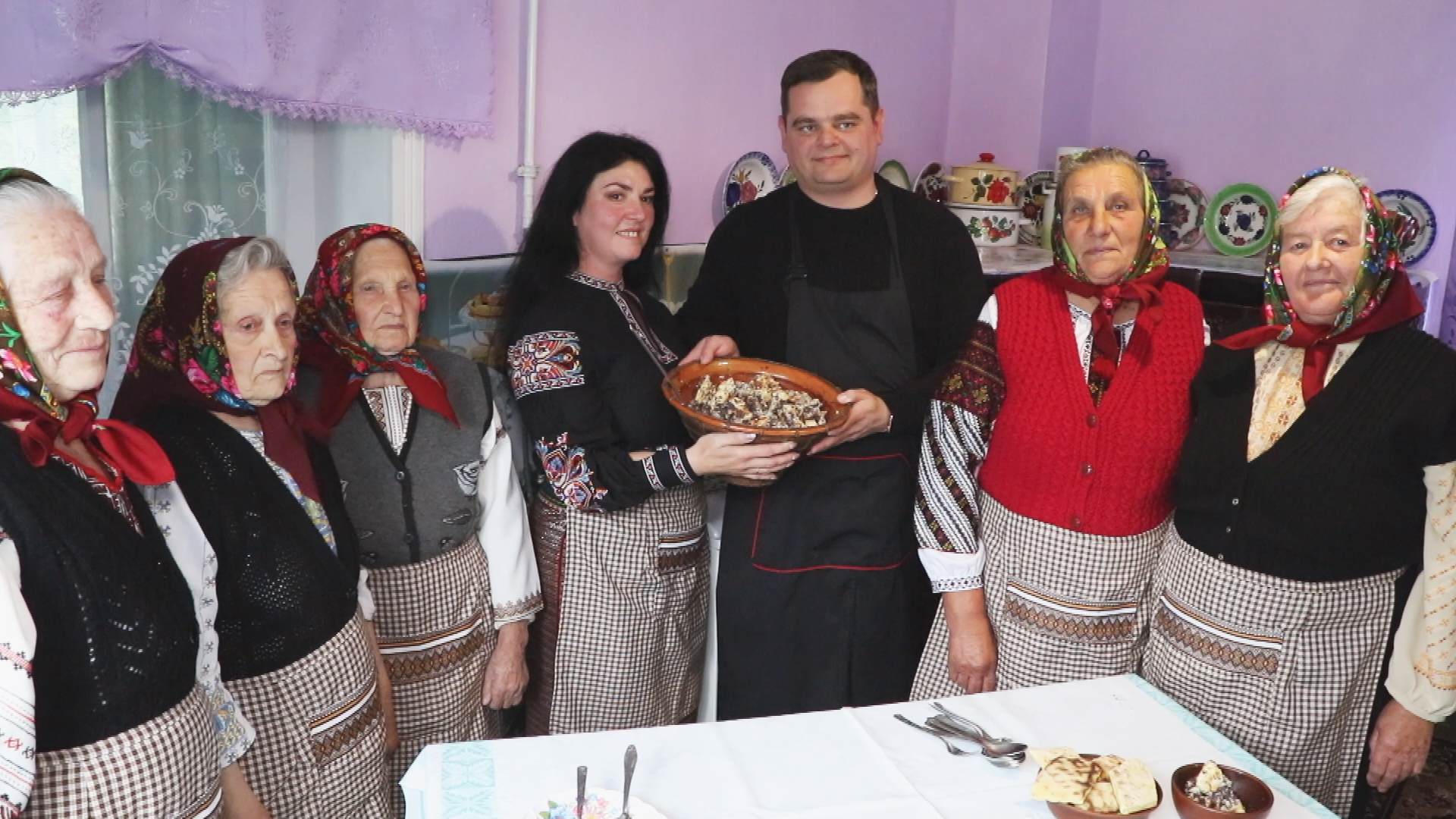 Ламанці: як ґаздині села Рудники готують традиційну страву