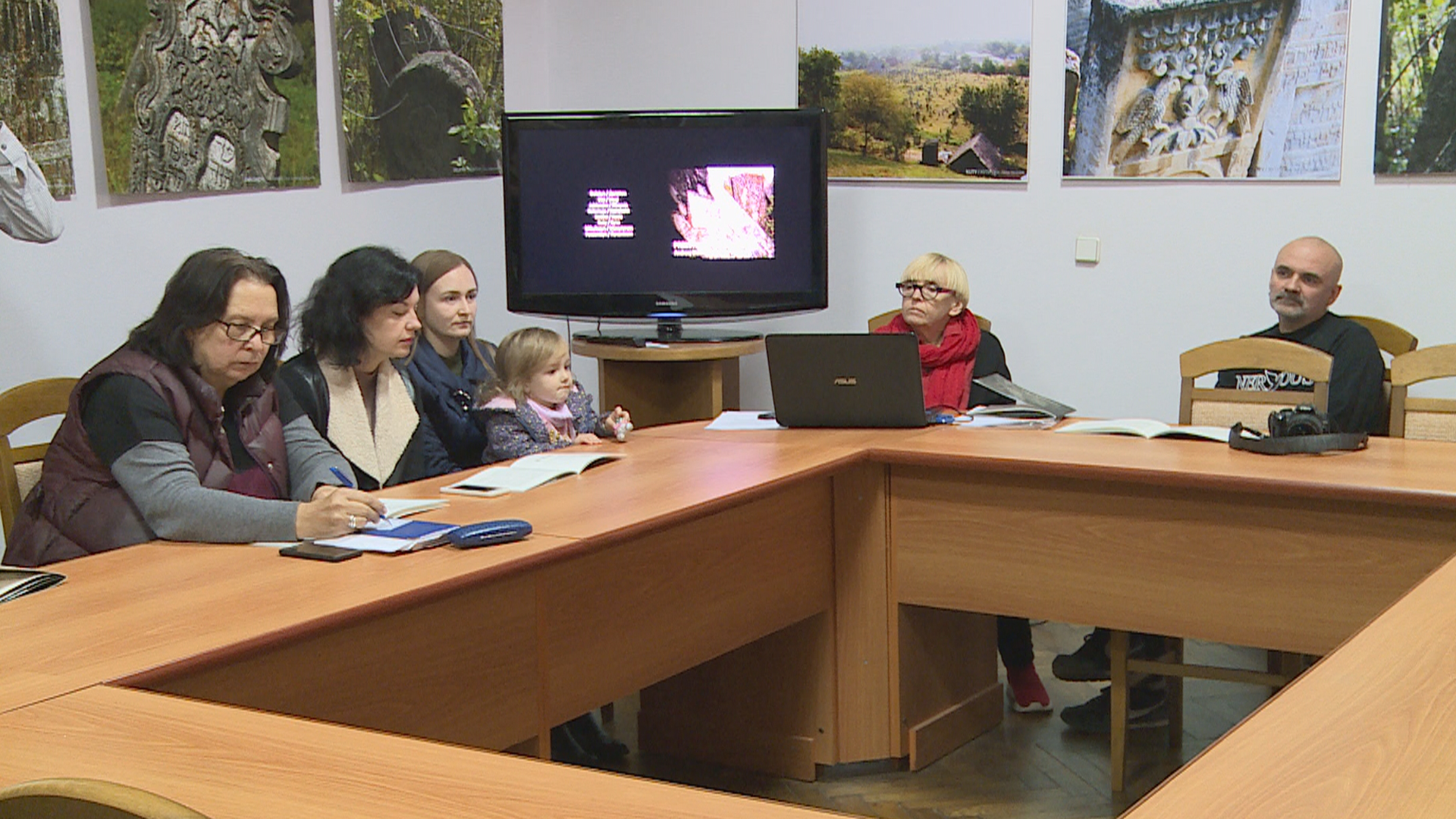 У Коломиї презентували проєкт «Простір кінця часу. Інвентаризація єврейських кладовищ» (відео) У Коломиї презентували проєкт «Простір кінця часу. Інвентаризація єврейських кладовищ» (відео)