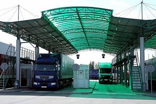 На польсько-українському кордоні страйк митників, усі фури стоять
