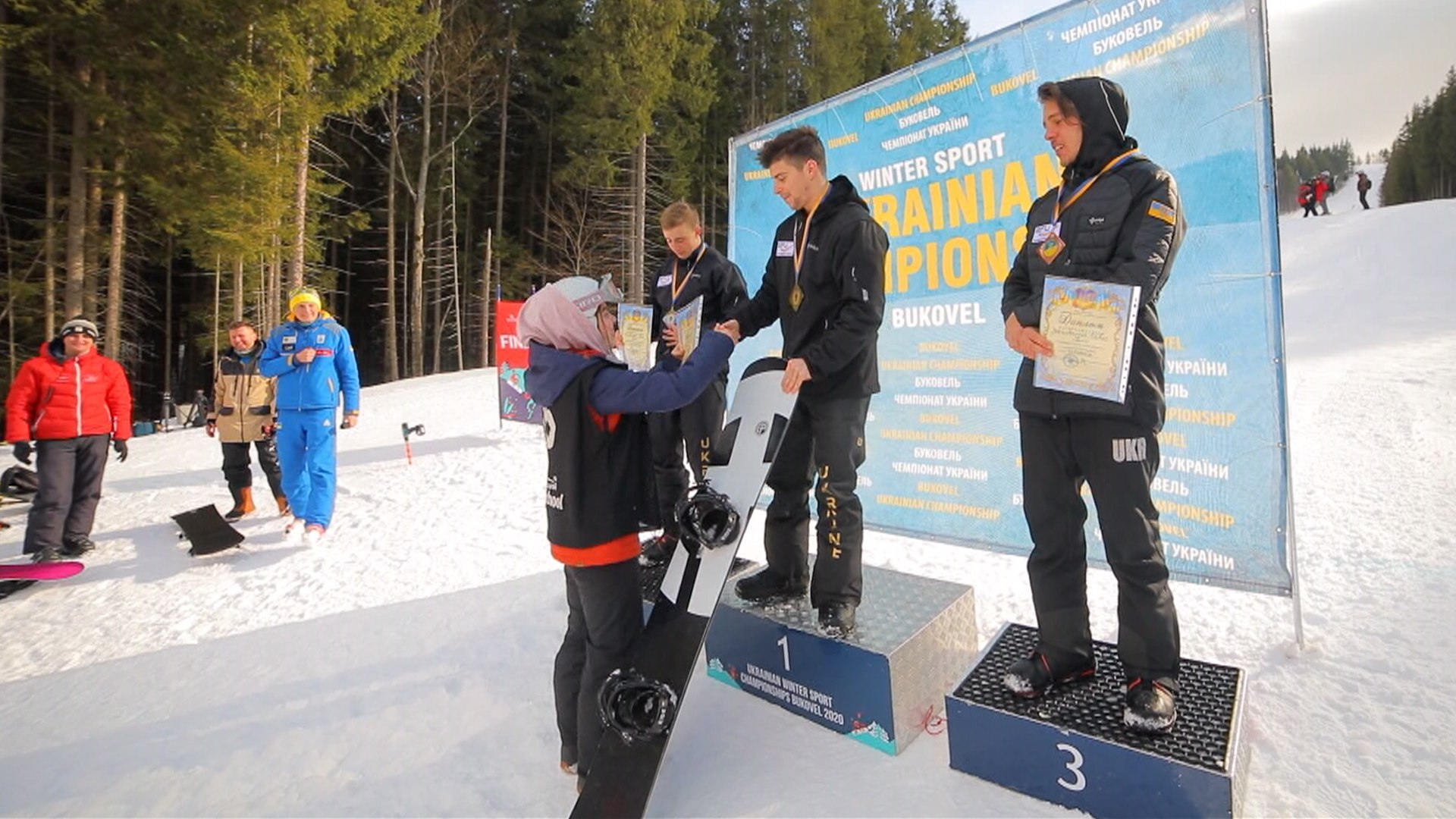 У Карпатах відбувся чемпіонат України зі сноуборд кросу (відео) У Карпатах відбувся чемпіонат України зі сноуборд кросу (відео)
