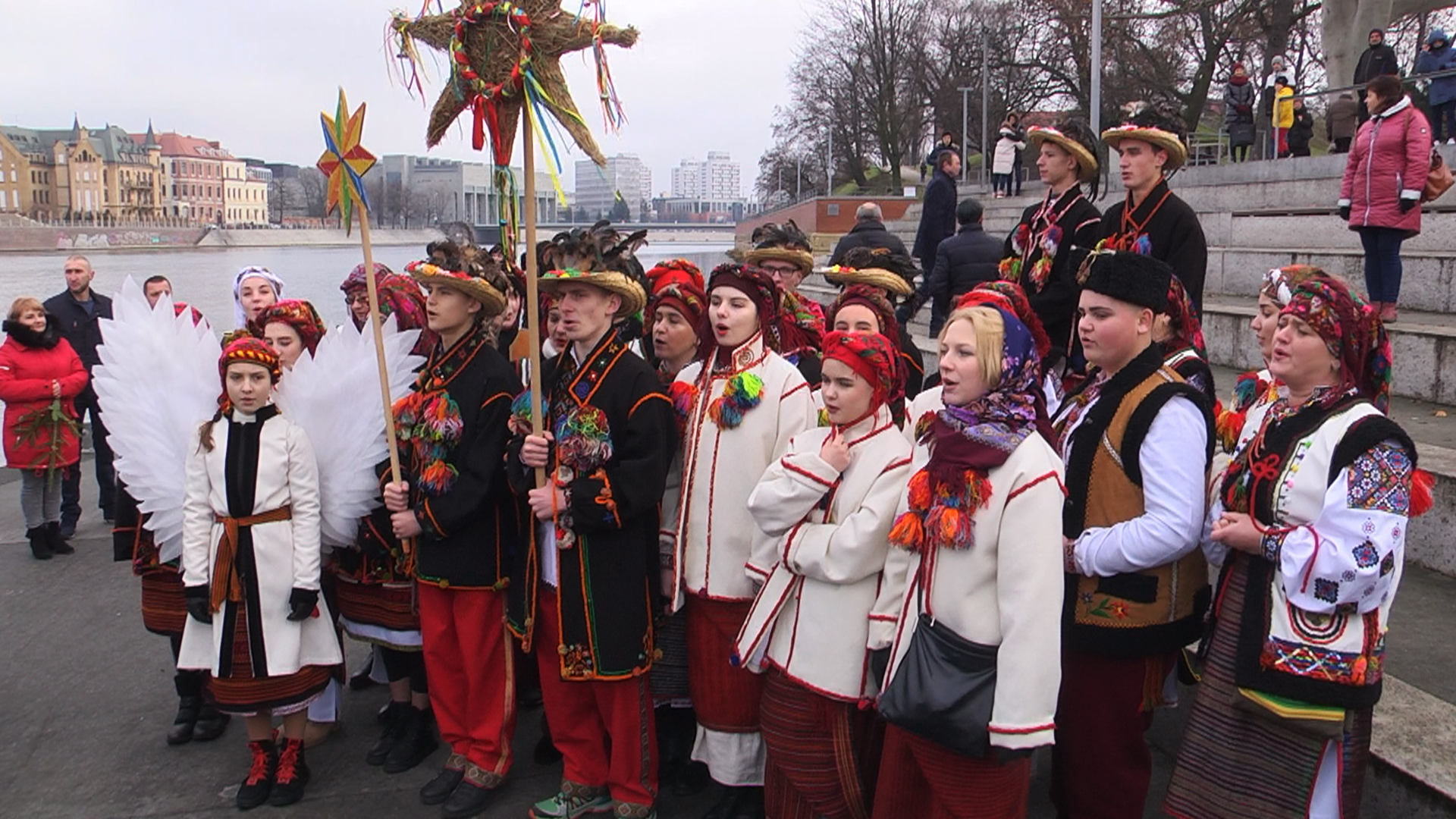 Коломияни у Польщі. «Орфей» та «Сварга» відвідали Вроцлав (відео) Коломияни у Польщі. «Орфей» та «Сварга» відвідали Вроцлав (відео)