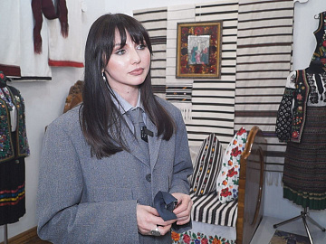 Книжку «По два боки перелазу» презентувала коломиянам письменниця Уляна Маляр (відео)