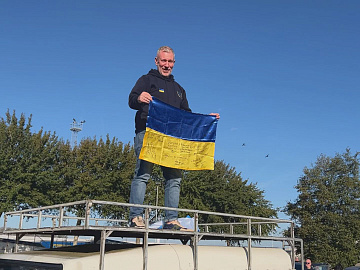 Міжнародна спільнота Jeeps for Peace знову привезла автівки для українських військових (відео)
