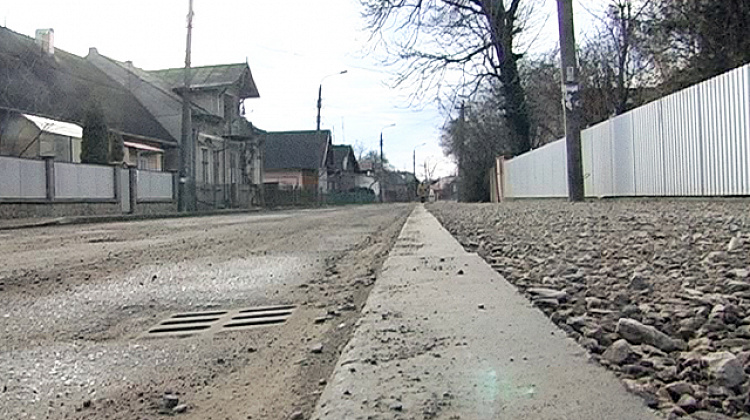 Поточний ремонт коломийських доріг розпочинає місцева влада (відео)