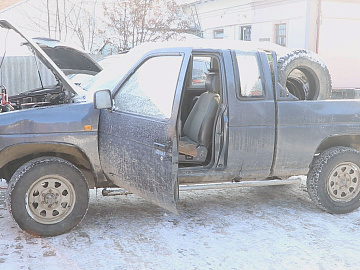 Пікап та станцію безперебійного живлення передали військовим коломийські волонтери (відео)
