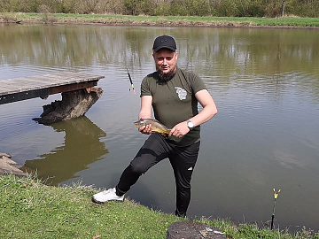 Прикарпатські поліцейські організували для поранених бійців дозвілля біля водойми (відео)