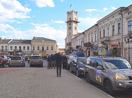 «Jeeps for Peace» привезли українським військовим вже понад 700 автівок