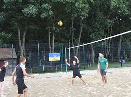 У Коломиї триває літній відкритий чемпіонат міста з волейболу (відео)