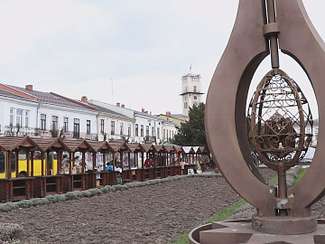 У середмісті розпочав роботу Великодній ярмарок (відео)