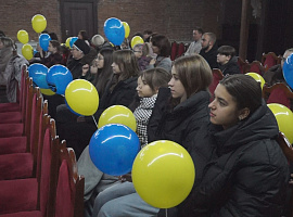 У Коломиї вручили солодкі дарунки дітям, які опинилися у скрутних життєвих обставинах (відео)