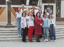Вишиванка єднає: як у Коломиї святкують українське свято ідентичності (відео) Вишиванка єднає: як у Коломиї святкують українське свято ідентичності (відео)