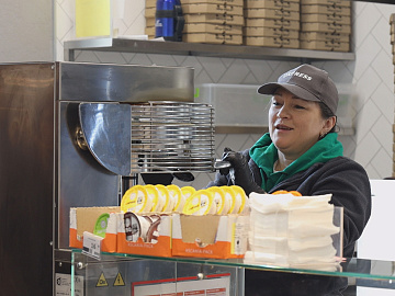 Морози та вимкнення світла: як адаптується бізнес Коломиї (відео)