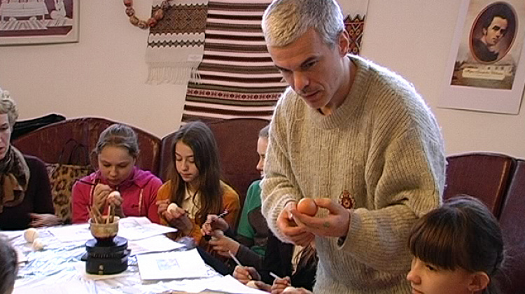 Шевченко на курячих яйцях (відео)