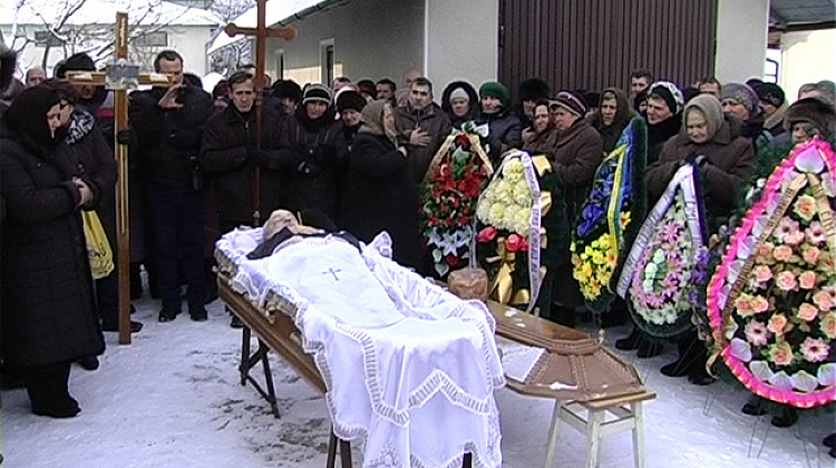 Коломияни прощалися з активістом Євромайдану Богданом Калиняком (відео)