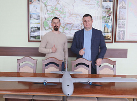 На Коломийщині родичі полеглого воїна передали дрон для військових (відео)
