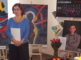 Мати загиблого захисника презентувала виставку у Коломиї (відео)