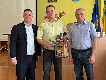 Телеведучий Віктор Поворозник отримав медаль «За заслуги перед Коломийщиною» (відео)