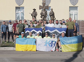 Святковий забіг. Військові здолали символічну дистанцію з учасниками Коломийського бігового клубу