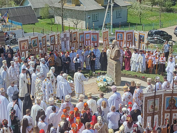 На Косівщині освятили погруддя Патріарху Київському і всієї України Володимирові (Романюку) (відео)