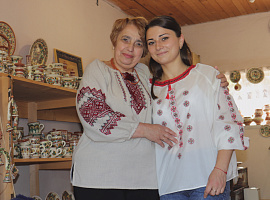 Керамістка у п’ятому поколінні: історія майстрині із Косова Іванни Козак-Ділети (відео) Керамістка у п’ятому поколінні: історія майстрині із Косова Іванни Козак-Ділети (відео)