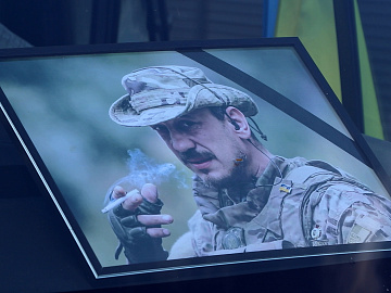 У Коломиї попрощались із загиблим на війні Василем Ковцуняком (відео)