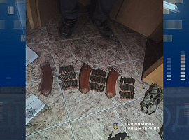 У Коломиї під час сімейного конфлікту в чоловіка вилучили зброю (відео) У Коломиї під час сімейного конфлікту в чоловіка вилучили зброю (відео)
