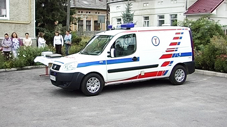 Коломийському фтизіопульмонологічному диспансеру поляки подарували автомобіль (відео)