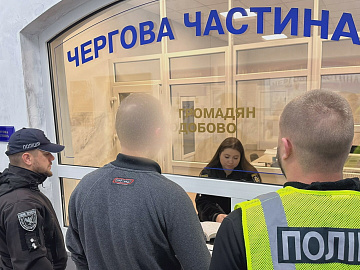 На Прикарпатті поліцейські затримали чоловіка, який палив авто на замовлення спецслужб рф (відео)