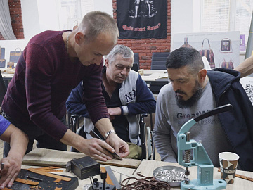 У просторі підтримки «Гарт» відбувся арттерапевтичний майстер-клас для воїнів