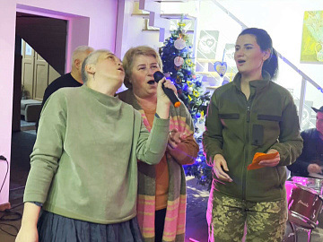 Мама загиблого пілота заспівала пісню гурту «Перкалаба» - «Льотчик» (відео)