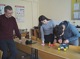 У Коломиї створюють собак зі штучним інтелектом, роботів та розумні холодильники (відео)