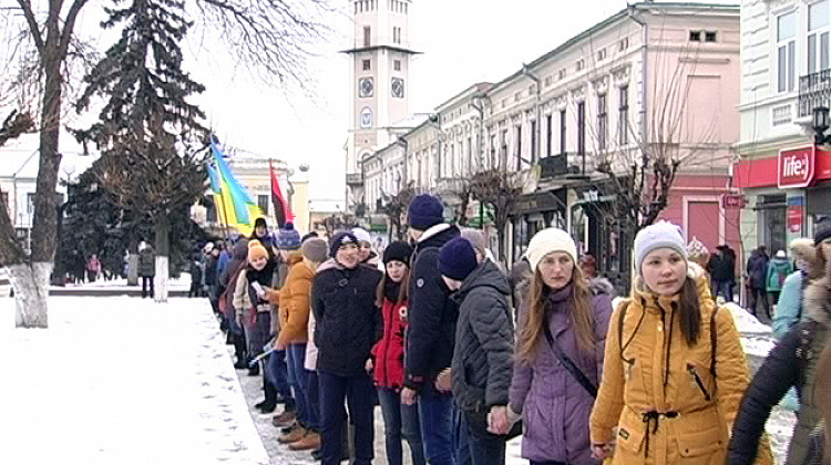 У Коломиї утворили живий ланцюг єдності (відео)