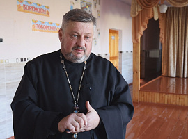 Священник-волонтер: настоятель храму у селі Воскресінці з парафіянами підтримують захисників (відео)