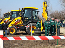 Комунальники на старті: у Коломиї влаштували марафон техніки та професійних навичок (відео)