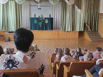 У Коломиї вихованці катехитичної школи презентували лялькову виставу (відео)