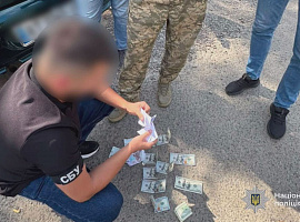 Військовослужбовець ТЦК вимагав у дружини мобілізованого чоловіка 6500 доларів США