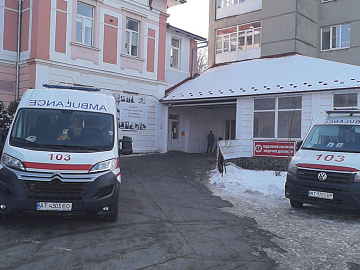 Двом пацієнтам ампутували кінцівки: до Коломийської ЦРЛ звертаються з обмороженнями (відео)