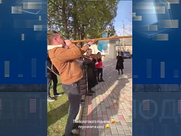 У Коломиї, трембітаючи, зустріли із пологового новонародженого українця (відео)