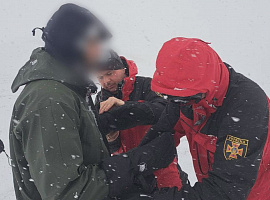 Рятувальники допомогли киянину, який заблукав у засніженому високогір'ї Карпат (відео)