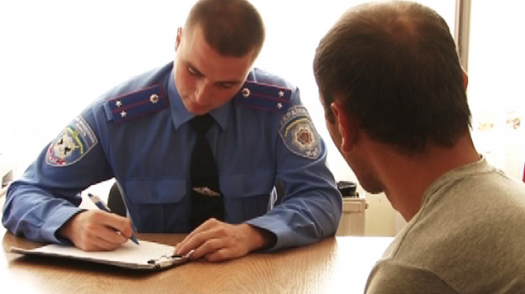 В Івано-Франківську за лічені хвилини патрульні затримали грабіжника (відео)