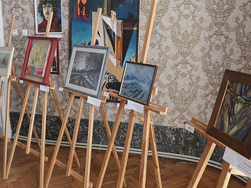 Аукціон пам'яті коломийського художника Андрія Шпака відбувся в музеї історії міста (відео)