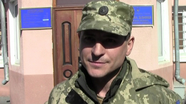 Суддя змінив мантію на військовий однострій (відео)