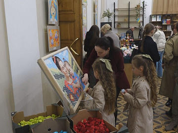 Святковий концерт та ярмарок для матерів організували у Коломиї (відео)