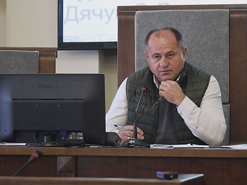 Представники Коломийської міськради передають 10 авто для 10 ОГШБР «Едельвейс» (відео)
