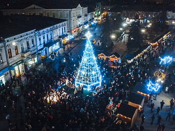 З ялинкою чи без? Як Коломия відзначатиме зимові свята? (відео)