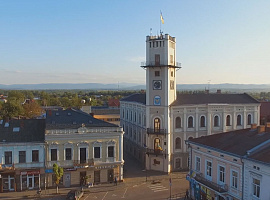 Ветерани невдоволені звільненням директора Коломийського клініко-діагностичного центру Віталія Гурника