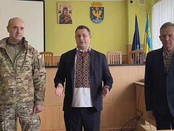Медаль «За заслуги перед Коломийщиною» вручили військовослужбовцю Василеві Орчику (відео)